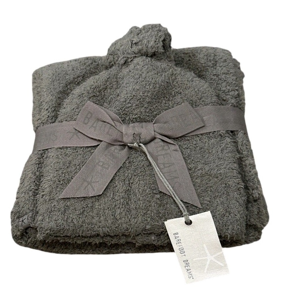 New Barefoot Dreams CozyChic Pom Pom Beanie and Scarf Set Charcoal OS Gray Gift